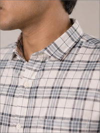 Men's Regular Fit Checkered Curved Collar Casual Shirt