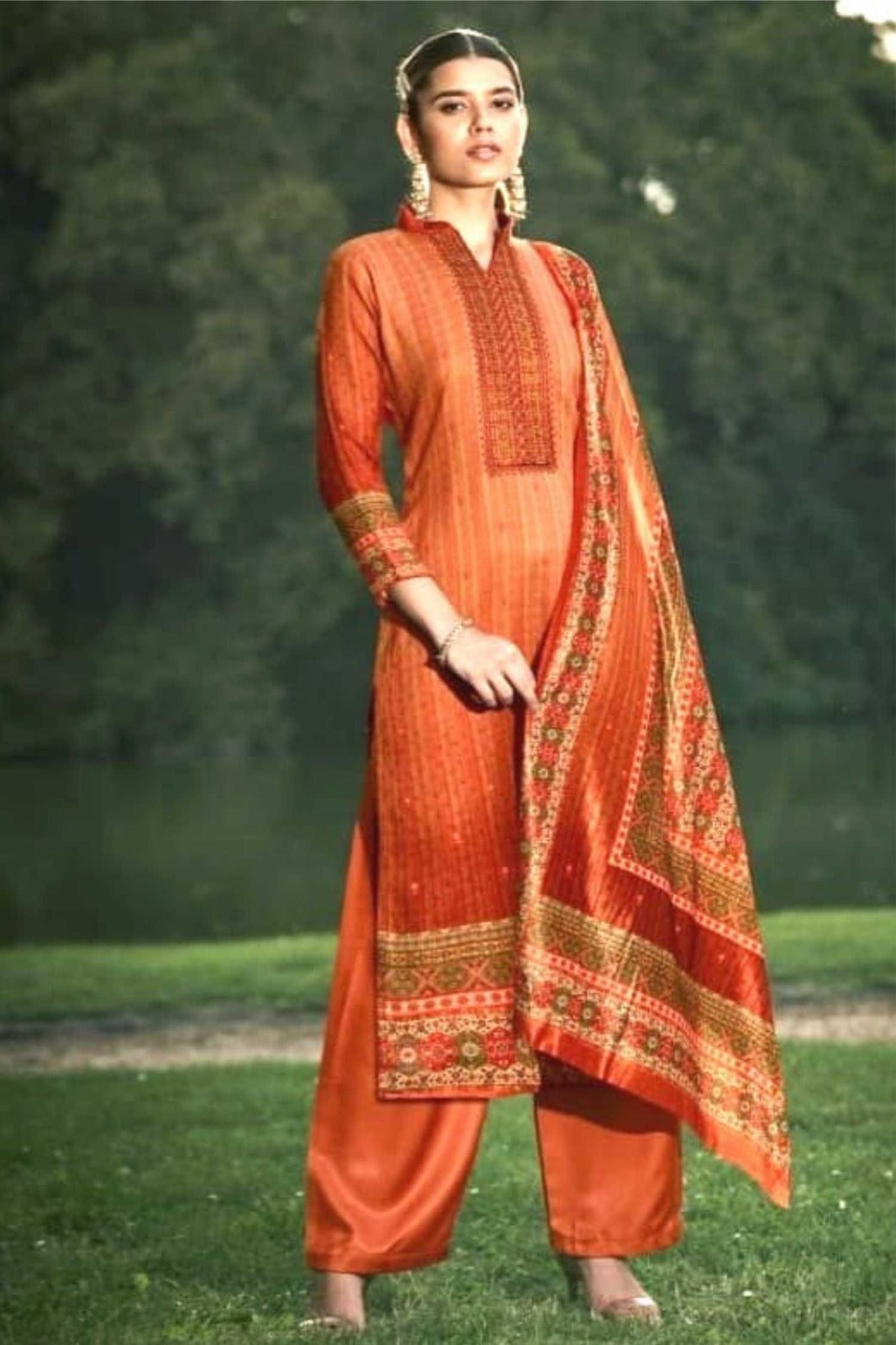 Velvet Pashmina 3 Pcs Suit